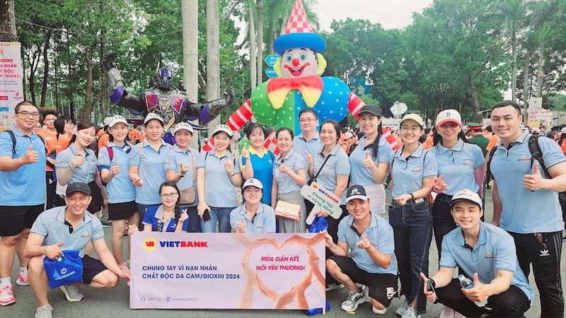 Vietbank thực hiện thông điệp “Mùa gắn kết, đong đầy yêu thương”